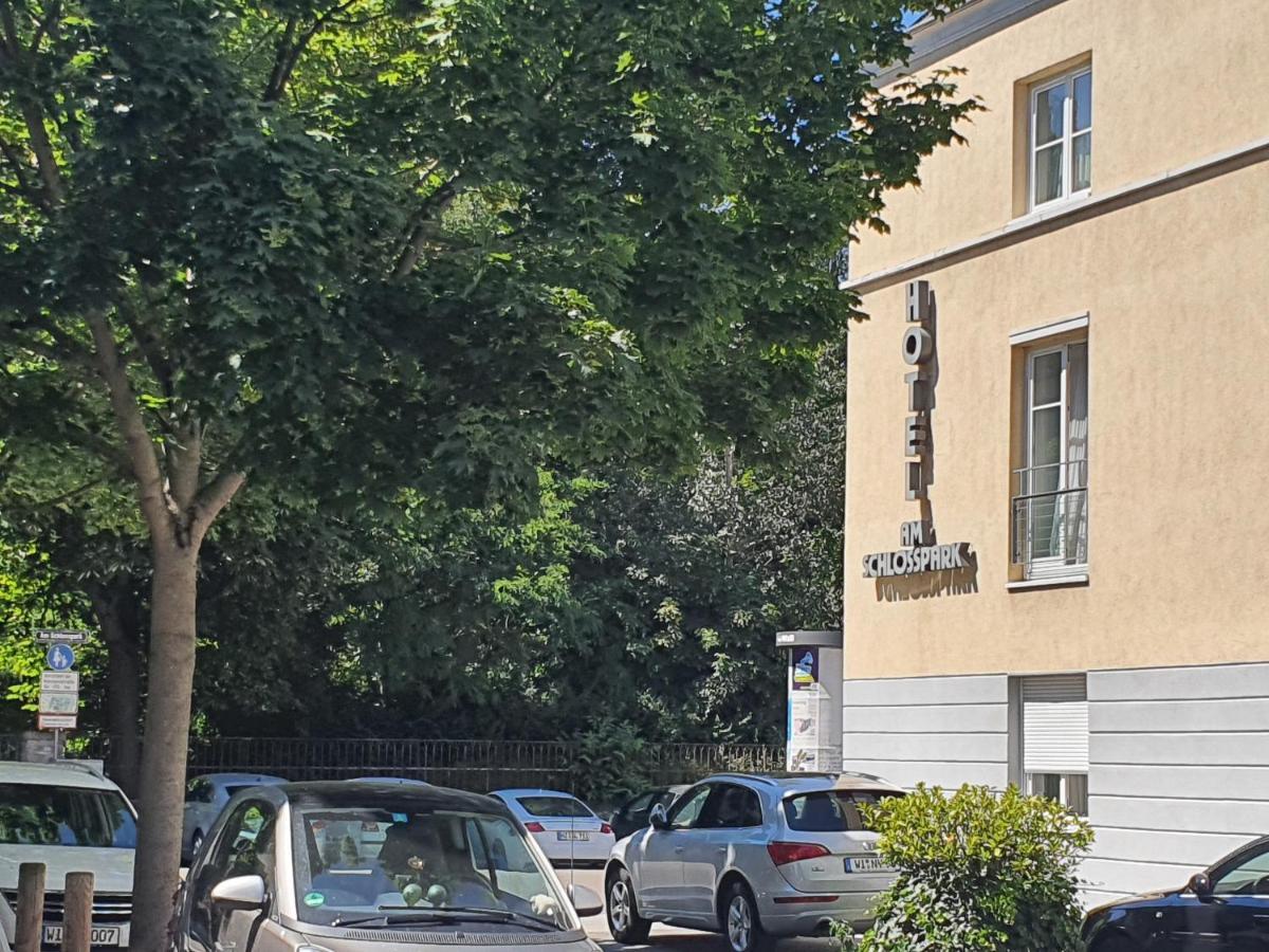 Hotel Am Schlosspark , Wiesbaden Exterior photo